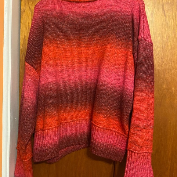 Gradient Red Sweater - Picture 2 of 3